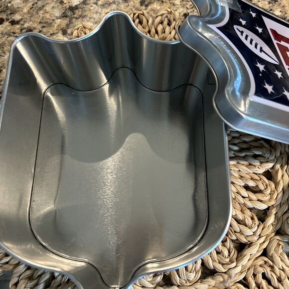 ***FREE W/PURCHASE Official‎ NFL Metal Storage Tin American and National Leagues - Picture 5 of 7